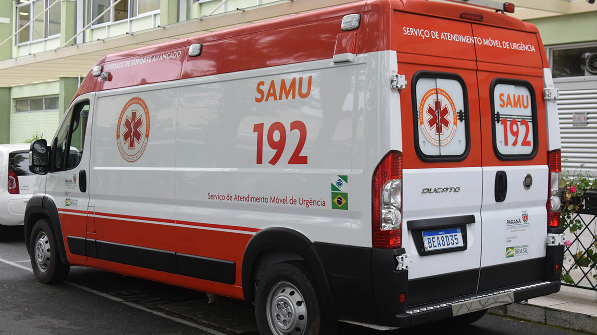 Acidente entre carro e moto deixa feridos na Vila Santa Maria, em Ivaiporã