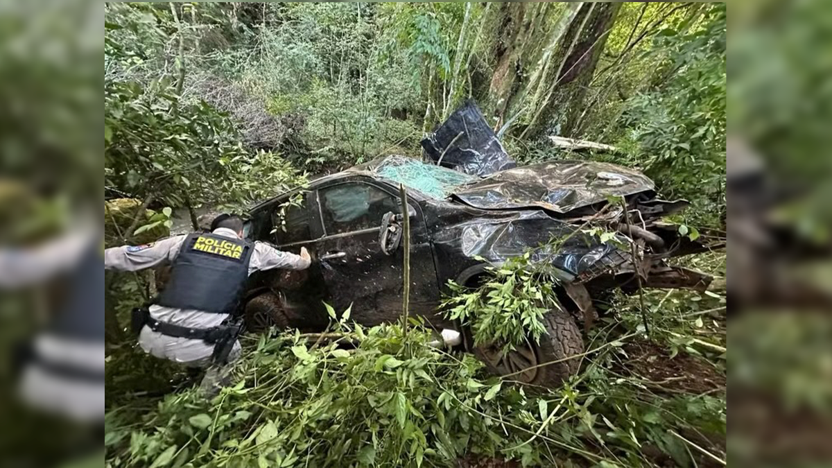 Adolescente é apreendido após capotar caminhonete com mais de uma tonelada de maconha no sudoeste do Paraná