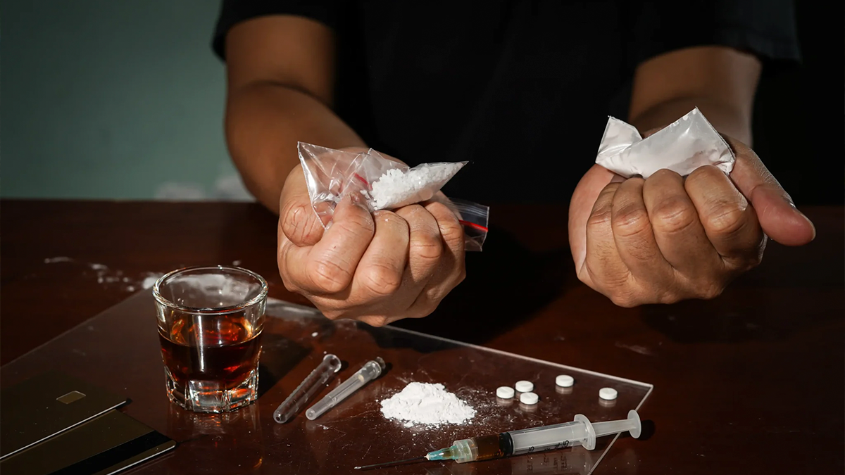 Jovem de 23 anos é preso por tráfico de drogas em Califórnia após tentativa de fuga