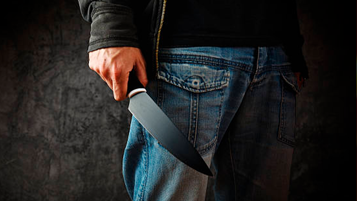 Homem se tranca em oficina após ser ameaçado de morte com faca em Lidianópolis