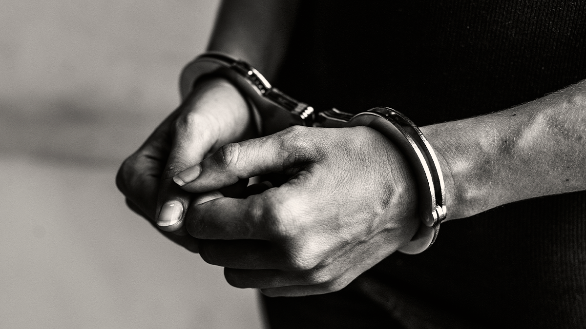 Homem procura PM após confusão e acaba preso por mandado em aberto em Godoy Moreira