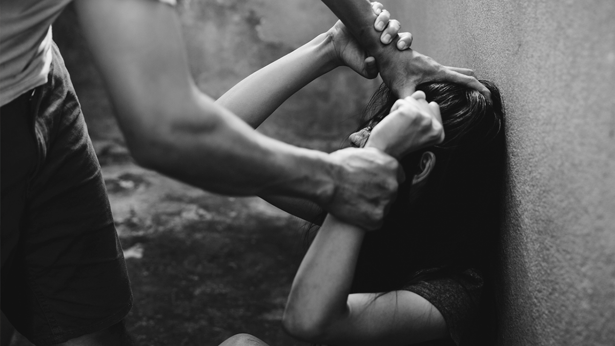 PM arromba porta e salva mulher de agressões em Faxinal