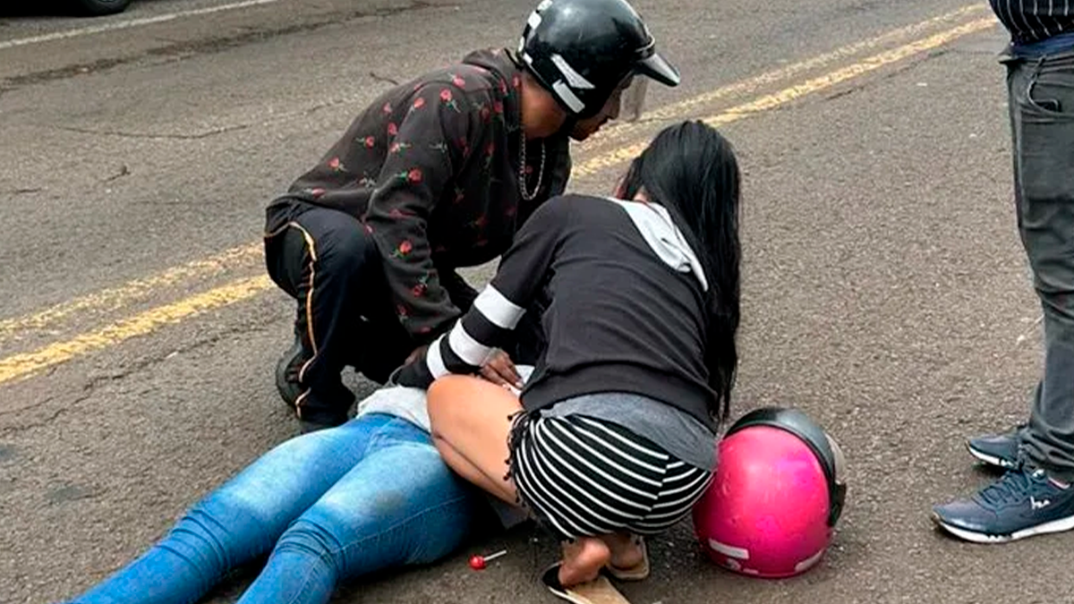 Jovem fica ferida após cair de garupa de motocicleta em Apucarana