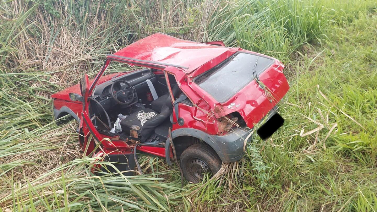 Motorista é ejetado de veículo em grave acidente na rodovia em Manoel Ribas