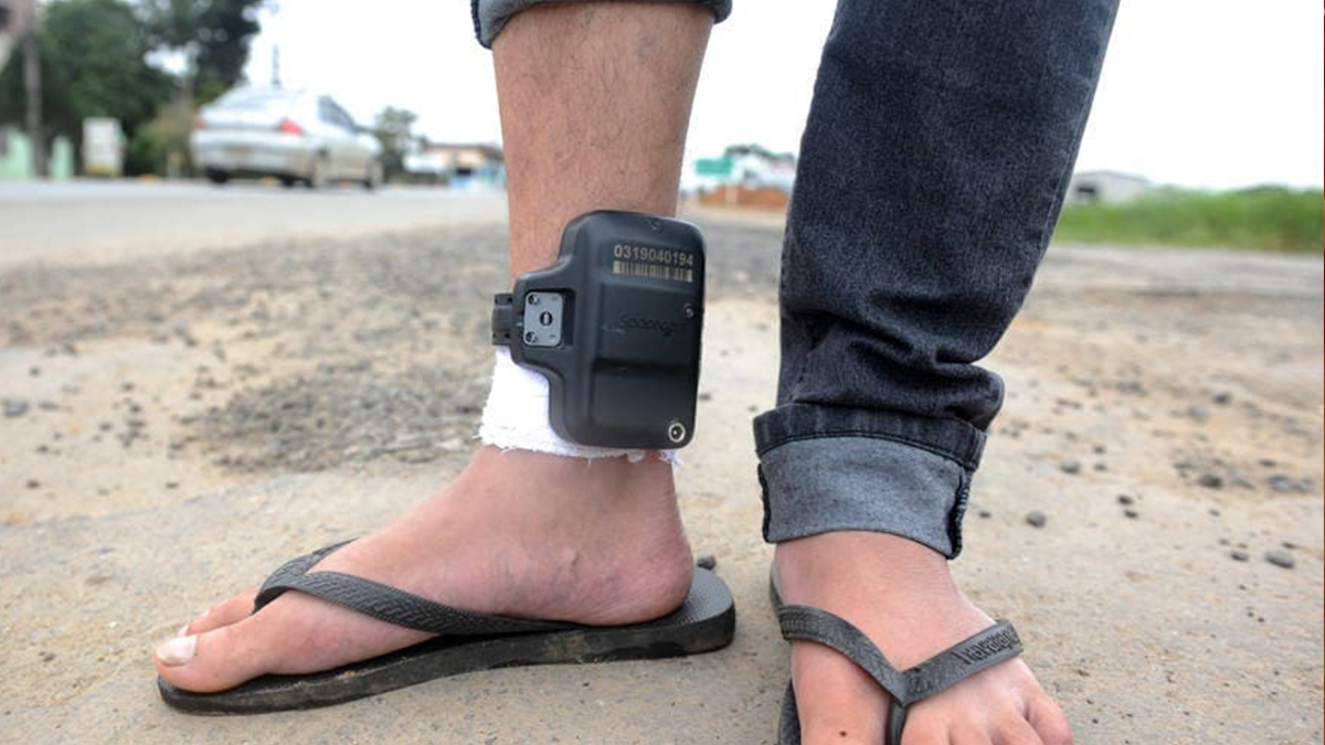 Homem com tornozeleira eletrônica morre após mal-estar na Vila dos Chaves, em Apucarana