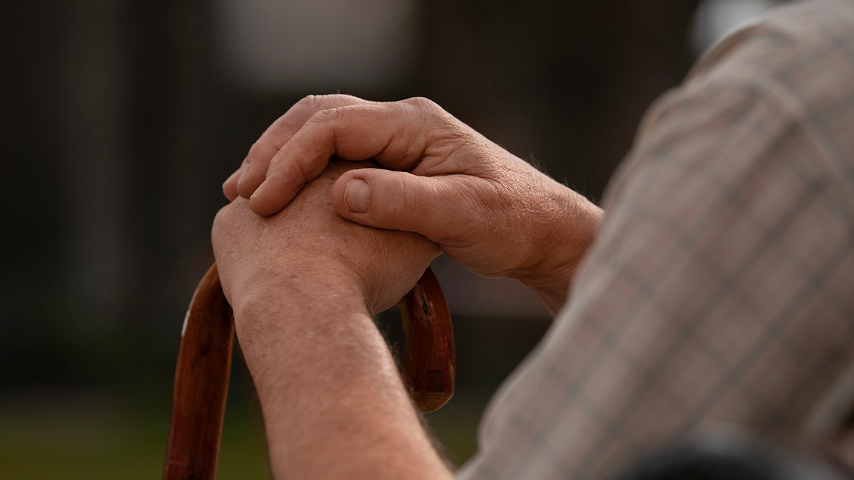 Idoso de 68 anos é espancado ao cobrar dívida no centro de Califórnia