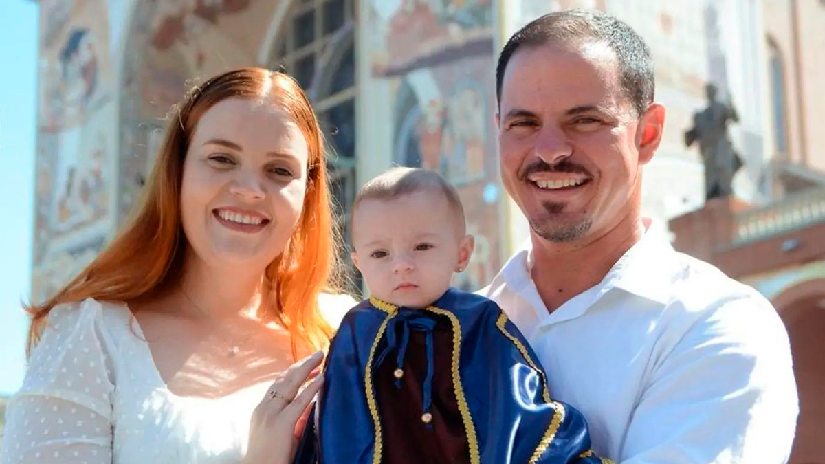 Bebê que nasceu com 1% de chance de vida é batizada em Aparecida