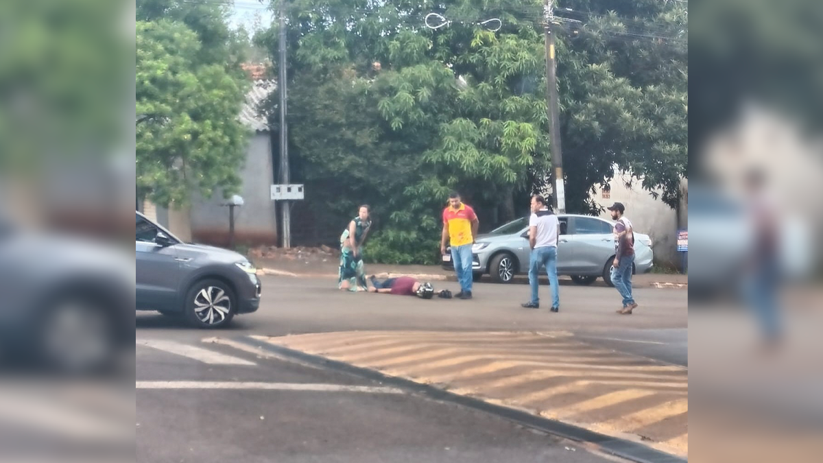 Motociclista fica ferido em acidente no centro de Barbosa Ferraz