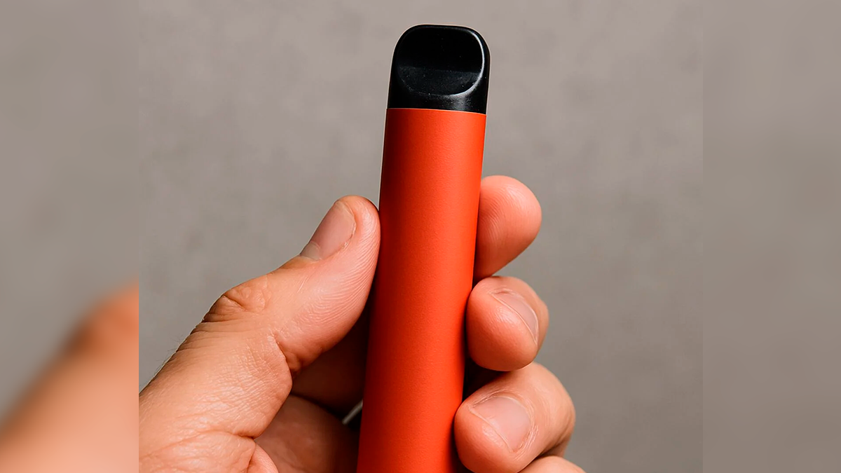 Projeto de lei quer banir vapes e punir plataformas por venda ilegal