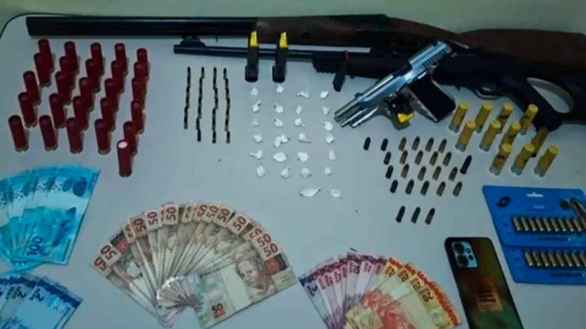 Dono de mercearia é preso em flagrante por tráfico de drogas e posse de armas em Rosário do Ivaí