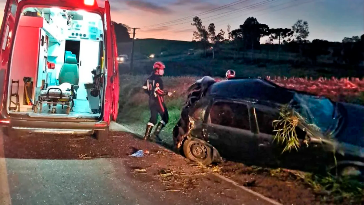Automóvel capota na PRC-466 e deixa passageiro ferido no trecho entre Manoel Ribas e Pitanga