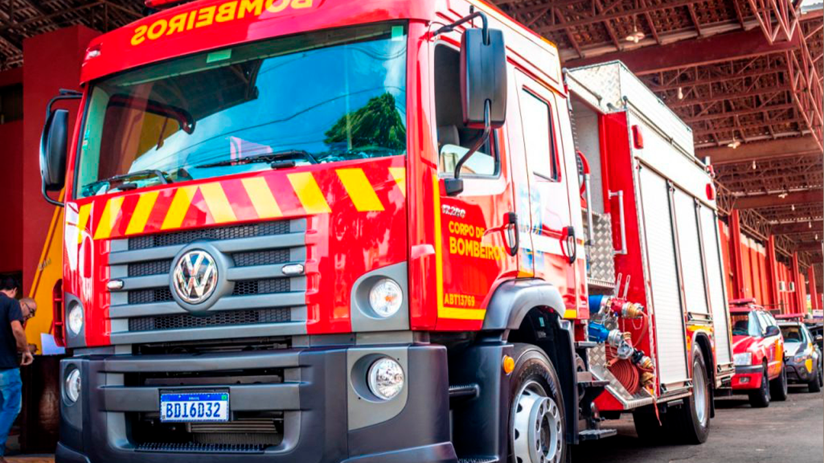 Corpo de Bombeiros é acionado para combater incêndio em empresa às margens da PRC-466 em Ivaiporã