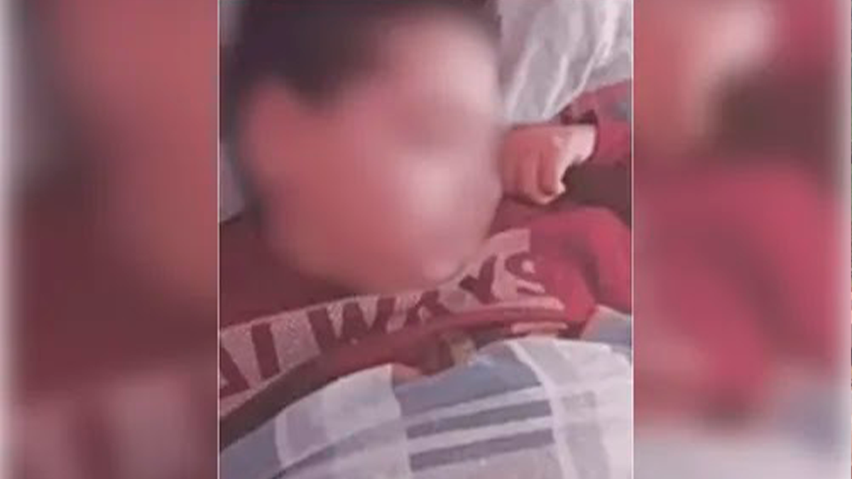 Menino morre após nove anos em estado vegetativo por infecção ligada a queijo contaminado