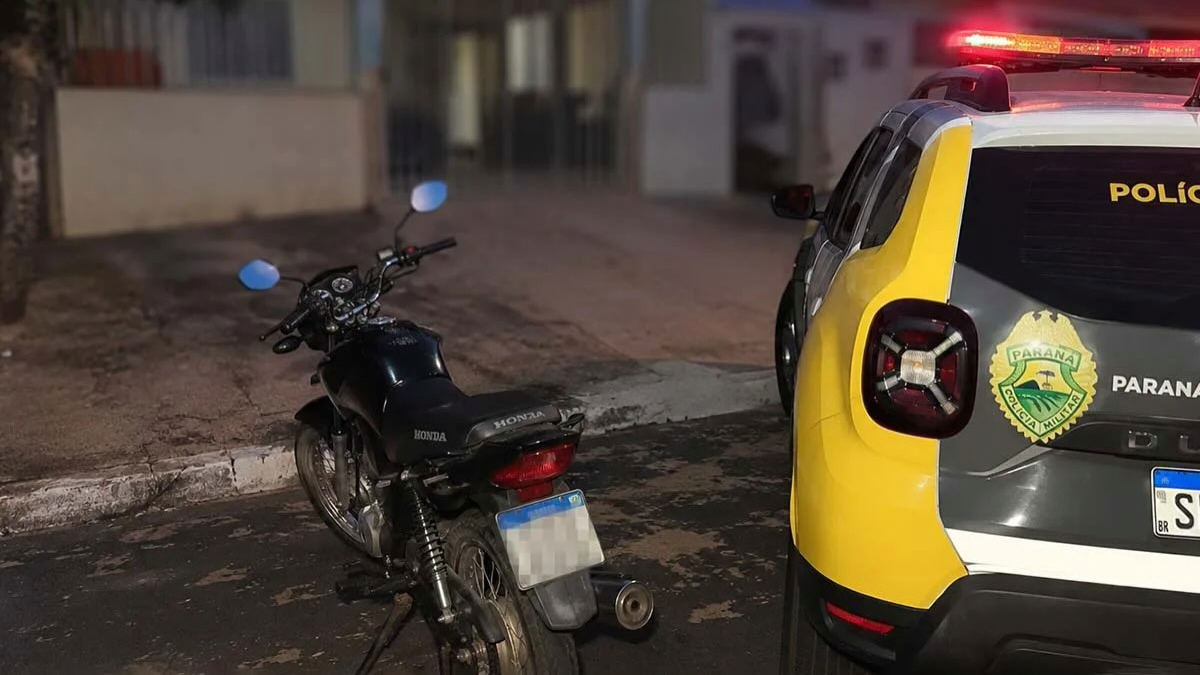 PM apreende em Arapuã motocicleta com licenciamento vencido há mais de uma década