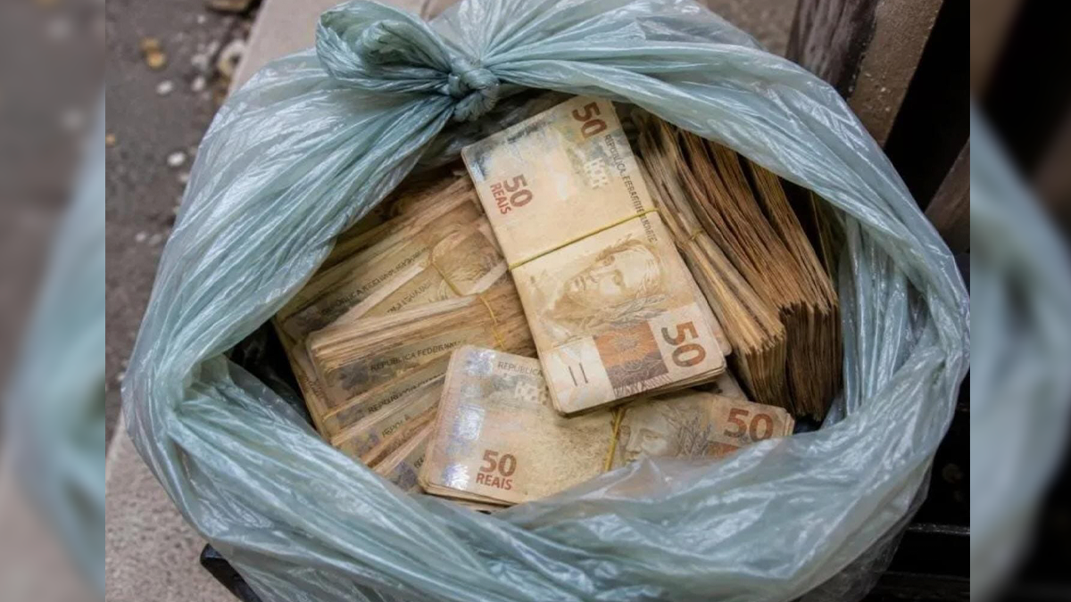 Morador encontra mais de R$ 5,5 mil em espécie dentro de lixeira no Paraná