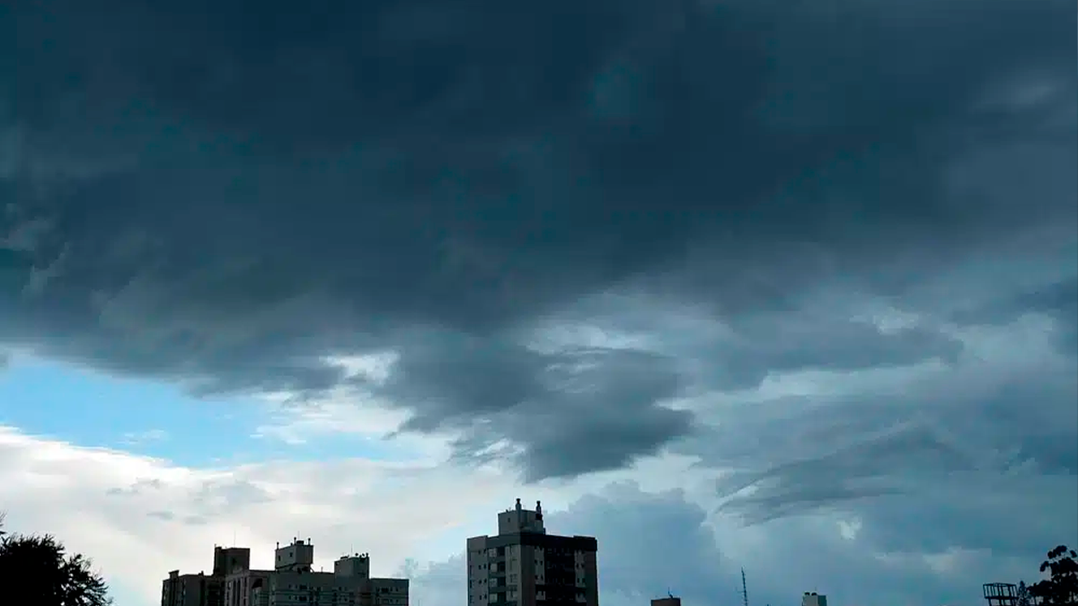 Semana no Paraná terá oscilação nas temperaturas, retorno do calor e risco de novas tempestades